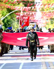 Malatya’da 30 Ağustos coşkusu: Askerî geçit töreninde yeni nesil silahlar sergilendi