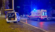 Malatya’da Kontrolden Çıkan Araç Direğe Çarptı: İki Kişi Yaralandı