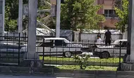 Malatya'nın işlek caddesinde arızalı otomobili böyle ittiler | VİDEO
