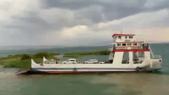 Fırtına feribotu sürükledi: Malatya-Baskil seferinde korkutan anlar