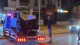 Çilesiz Mahallesi'nde Feci Kaza: Pikap ile Otomobil Çarpıştı, 3 Kişi Yaralandı