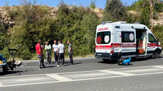 Darende’de Çapa Motoru ile Minibüs Çarpıştı: Sürücü Hastaneye Kaldırıldı