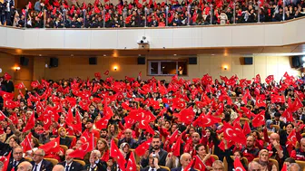 Malatya’da 29 Ekim Coşkusu Salona Taştı: Resmî Geçit Yapılamadı