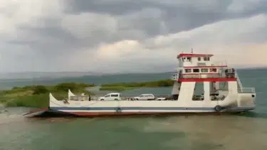 Fırtına feribotu sürükledi: Malatya-Baskil seferinde korkutan anlar