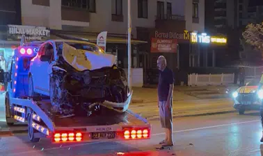 Çilesiz Mahallesi'nde Feci Kaza: Pikap ile Otomobil Çarpıştı, 3 Kişi Yaralandı