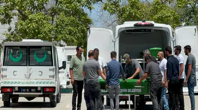 Anne, Baba ve 16 Yaşındaki Kızları Yan Yana Toprağa Verildi!