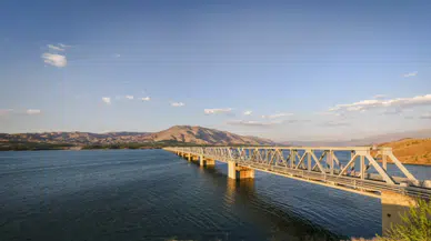 Malatya ve Elazığ’ı Birleştiren Dev Abide: Fırat Demir Yolu Köprüsü 40 Yaşında!
