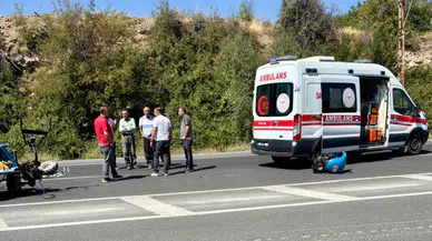 Darende’de Çapa Motoru ile Minibüs Çarpıştı: Sürücü Hastaneye Kaldırıldı