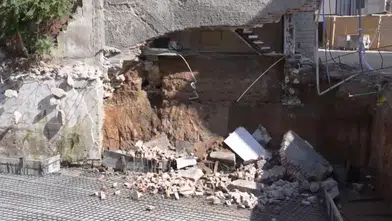 Zamana Karşı Yarış: Yan Yatıp Duvarları Patlayan Yapı Mahalleliyi Sokağa Döktü