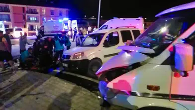 İkizce'de Kaza! Çekici ile Hafif Ticari Araç Çarpıştı: 5 Yaralı