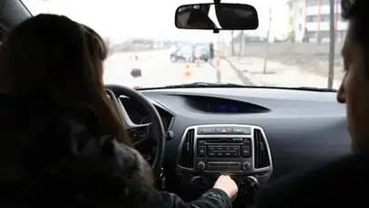 Trafikte yeni düzenleme! Artık bunu yapanın ehliyeti iptal edilecek