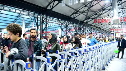 Malatya Kitap Fuarı’nda Altay Cem Meriç’e Büyük İlgi! İmza Kuyruğu Oluştu