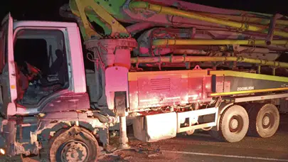 Malatya-Hekimhan Yolunda Feci Kaza: Cip Beton Mikserine Çarptı, 3 Yaralı