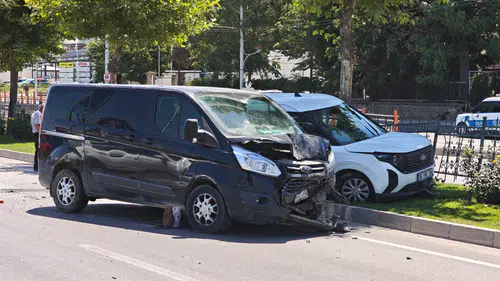Malatya’da Korkutan Zincirleme Kaza: Alt Geçit Çıkışında Üç Araç Birbirine Girdi!