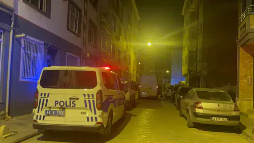Ağır Hasarlı Binanın Çatısından Atladı, Hayatını Kaybetti