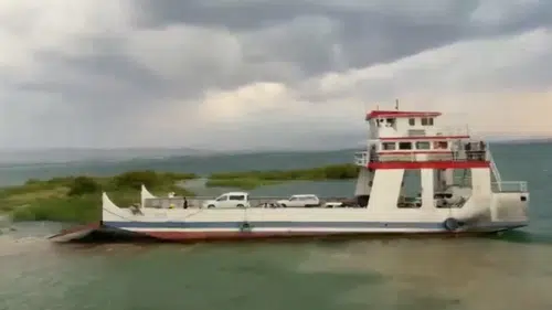 Fırtına feribotu sürükledi: Malatya-Baskil seferinde korkutan anlar