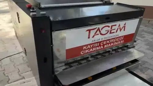 Malatya’da Kayısı pırtlatma makinesi üretildi: Kayısı patik makinası nasıl çalışıyor?