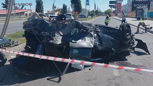 Malatya’da feci kaza: Takla atan otomobil hurdaya döndü, 3 kişi yaralandı