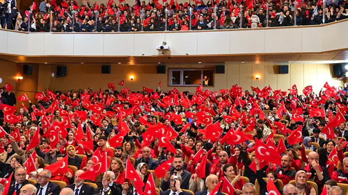 Malatya’da 29 Ekim Coşkusu Salona Taştı: Resmî Geçit Yapılamadı