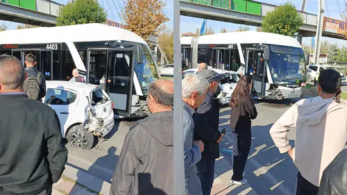 Malatya’da Trambüs İle Otomobil Çarpıştı: 5 Yaralı
