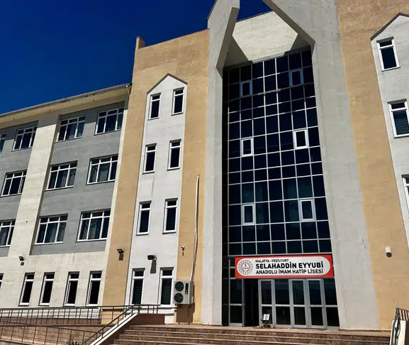 Malatya’da YKS Gururu: Selahaddin Eyyubi Anadolu İmam Hatip Lisesinden 39 Öğrenci Üniversiteye Yerleşti