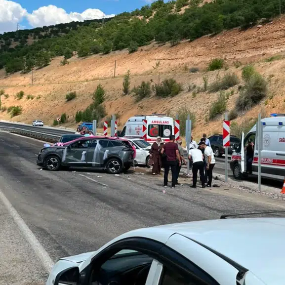 Malatya'da Düğün Konvoyunda Zincirleme Kaza! 4 Araç Birbirine Girdi