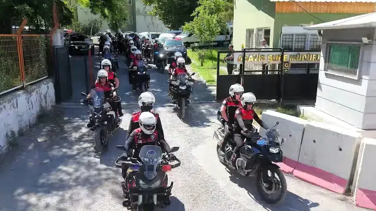 Sosyal Medyada Silah Gösterenlere Şafak Operasyonu: 56 Gözaltı, Cephanelik Ele Geçirildi
