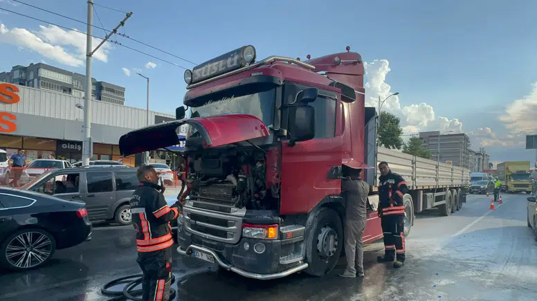 Malatya Çevreyolu’nda Korku Dolu Anlar: Tır Alev Aldı