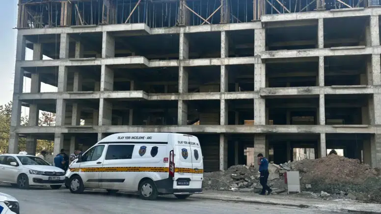 Malatya'da İnşaat Şantiyesinde İş Kazası: Yüksekten Düşen İşçi Hastaneye Kaldırıldı