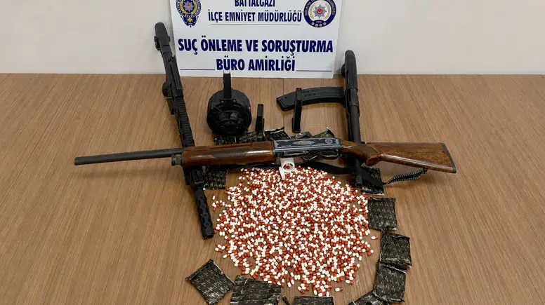 Malatya’da dikkat çeken uyuşturucu operasyonu: Islak mendil poşetlerinden yüzlerce hap çıktı