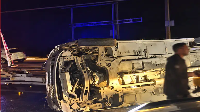 Malatya’da Aynı Akşam İki Trafik Kazası! Minibüs Yan Yattı, 4 Kişi Yaralandı