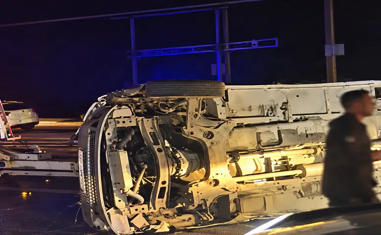 Malatya’da Aynı Akşam İki Trafik Kazası! Minibüs Yan Yattı, 4 Kişi Yaralandı