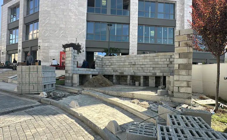 Malatya Yeni Çarşı’da Tepki Çeken Yapı Yıkıldı! Yeşil Alan İçin Karar Değişti