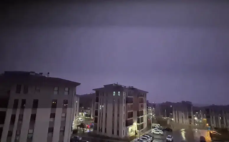 Malatya’da Geceyi Şimşekler Aydınlattı! Sağanak Yağış İçin Yeni Uyarı
